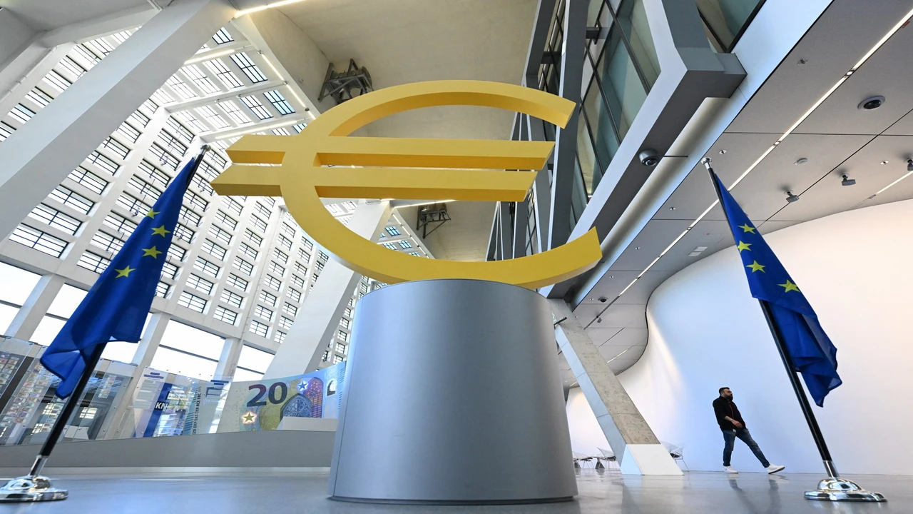 تجاوز التضخم في منطقة اليورو لمستهدفات المركزي الأوروبي يثير ضغوطاً اقتصادية متزايدة